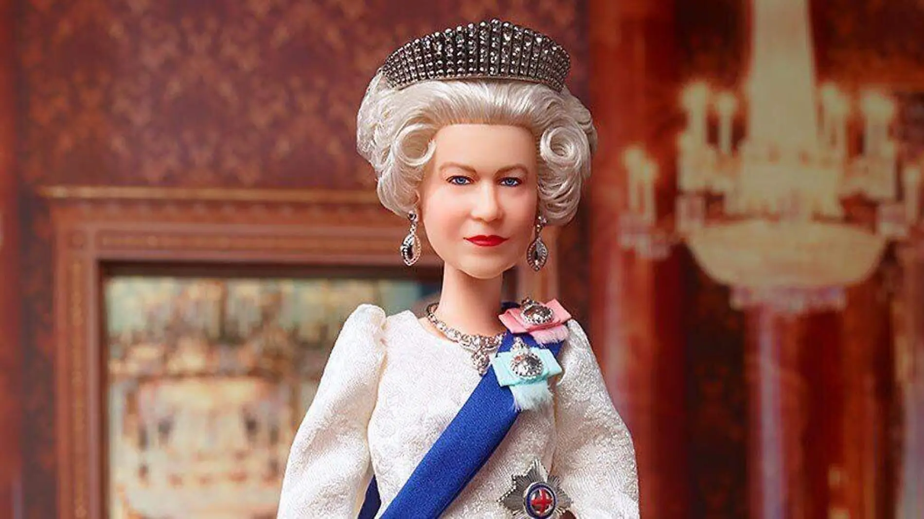 Reina Isabel II tendrá su propia Barbie rumbo a su cumpleaños